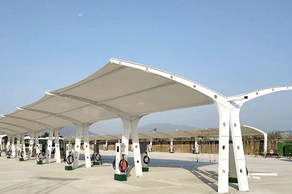 充電樁膜結(jié)構(gòu)車棚雨棚一般選用什么膜材比較合適呢？